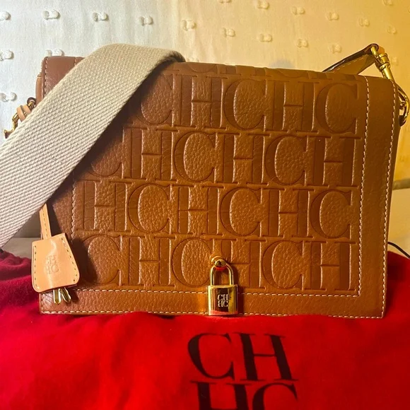 As new!! Authentic Carolina Herrera Andy Locked Crossbody bag. - Picture 4 of 15